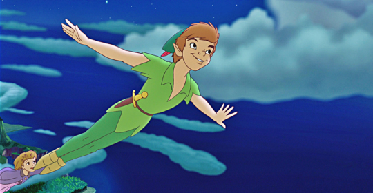 Peter Pan, personagem da Disney que vive na Terra do Nunca e não envelhece.