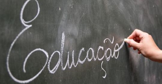 Brasil ainda engatinha no quesito educação
